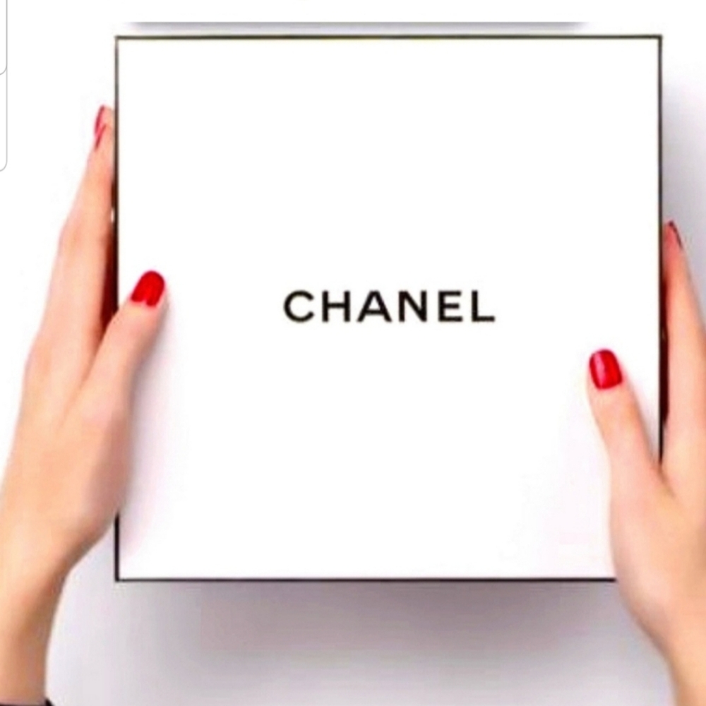 Chanel Square Gift Boxes - Picture 7 of 7